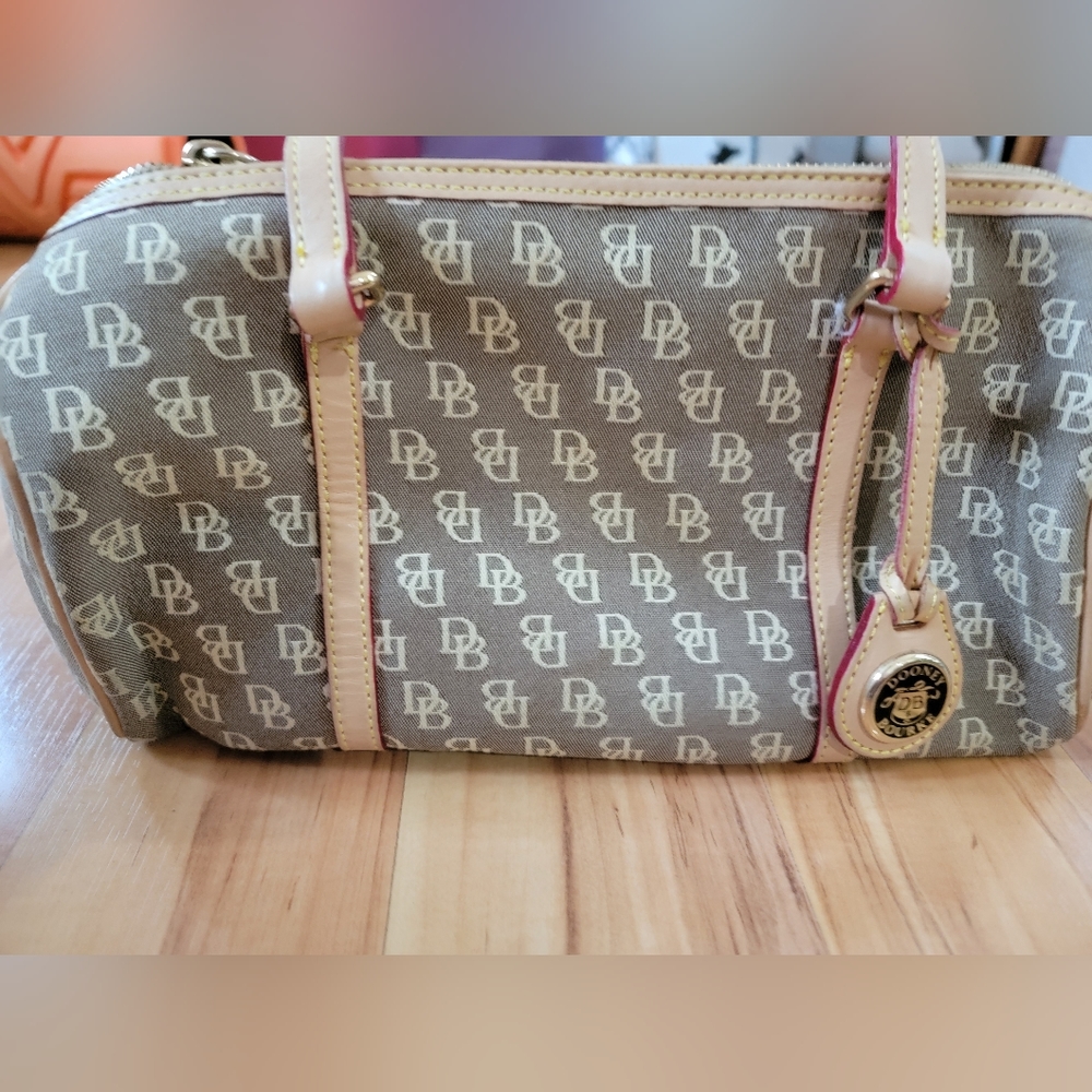 Vintage barrel handbag